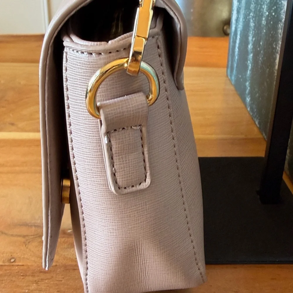 Badgley Mischka Glam Bow Crossbody‎ Clutch Vegan Leather Blush/Tan NWT